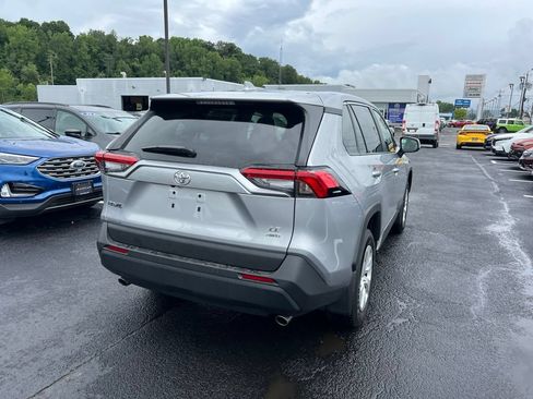 Used 2024 Toyota RAV4 LE AWD/4WD image 5