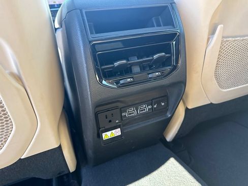 Used 2023 Jeep Grand Cherokee Limited AWD/4WD image 24