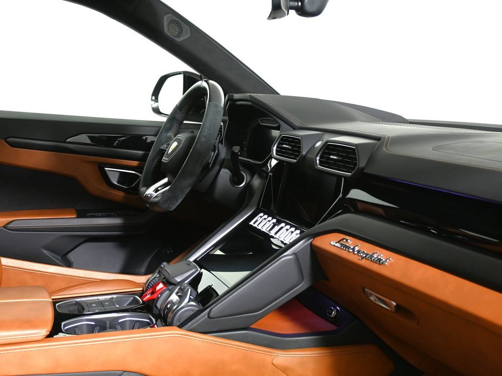 Used 2021 Lamborghini Urus AWD/4WD image 35