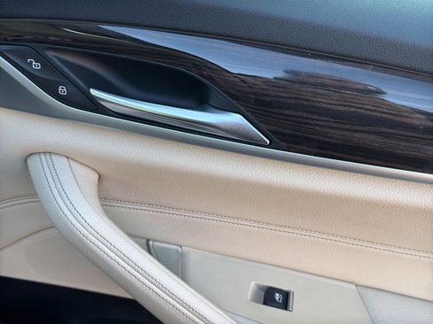 Used 2019 BMW 530i xDrive w/ Convenience Package image 18