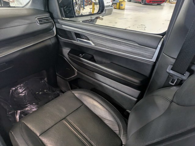 Certified 2024 Jeep Wagoneer L Series II w/ Flexible Seating Group AWD/4WD image 19