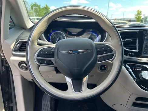 Used 2018 Chrysler Pacifica Limited FWD image 13