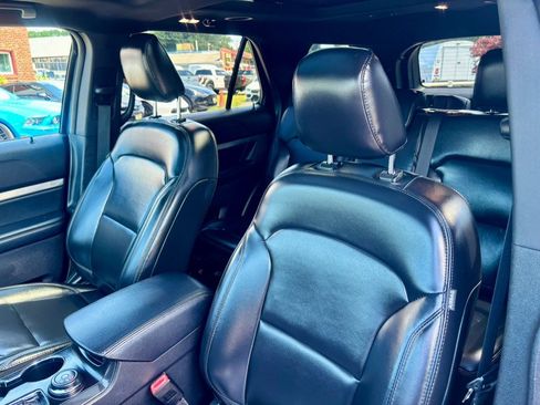 Used 2019 Ford Explorer XLT w/ Equipment Group 202A AWD/4WD image 19