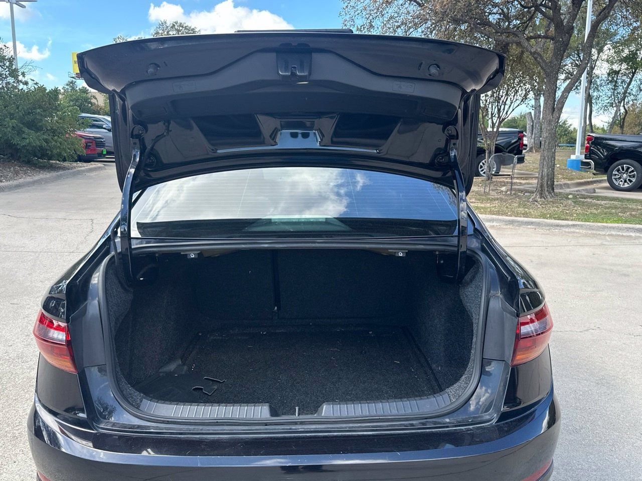 Used 2019 Volkswagen Jetta R-Line FWD image 26
