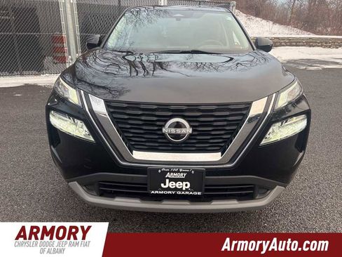 Used 2023 Nissan Rogue SV image 2