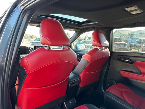 Used 2021 Toyota Highlander XSE image 22