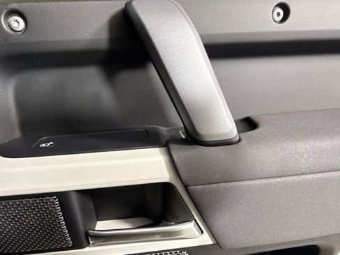 Used 2023 Land Rover Defender 110 X-Dynamic SE image 32