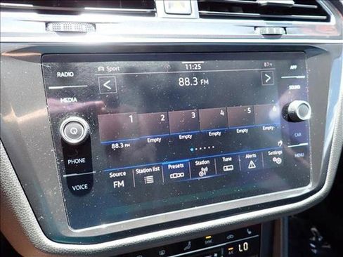 Used 2022 Volkswagen Tiguan SE image 22