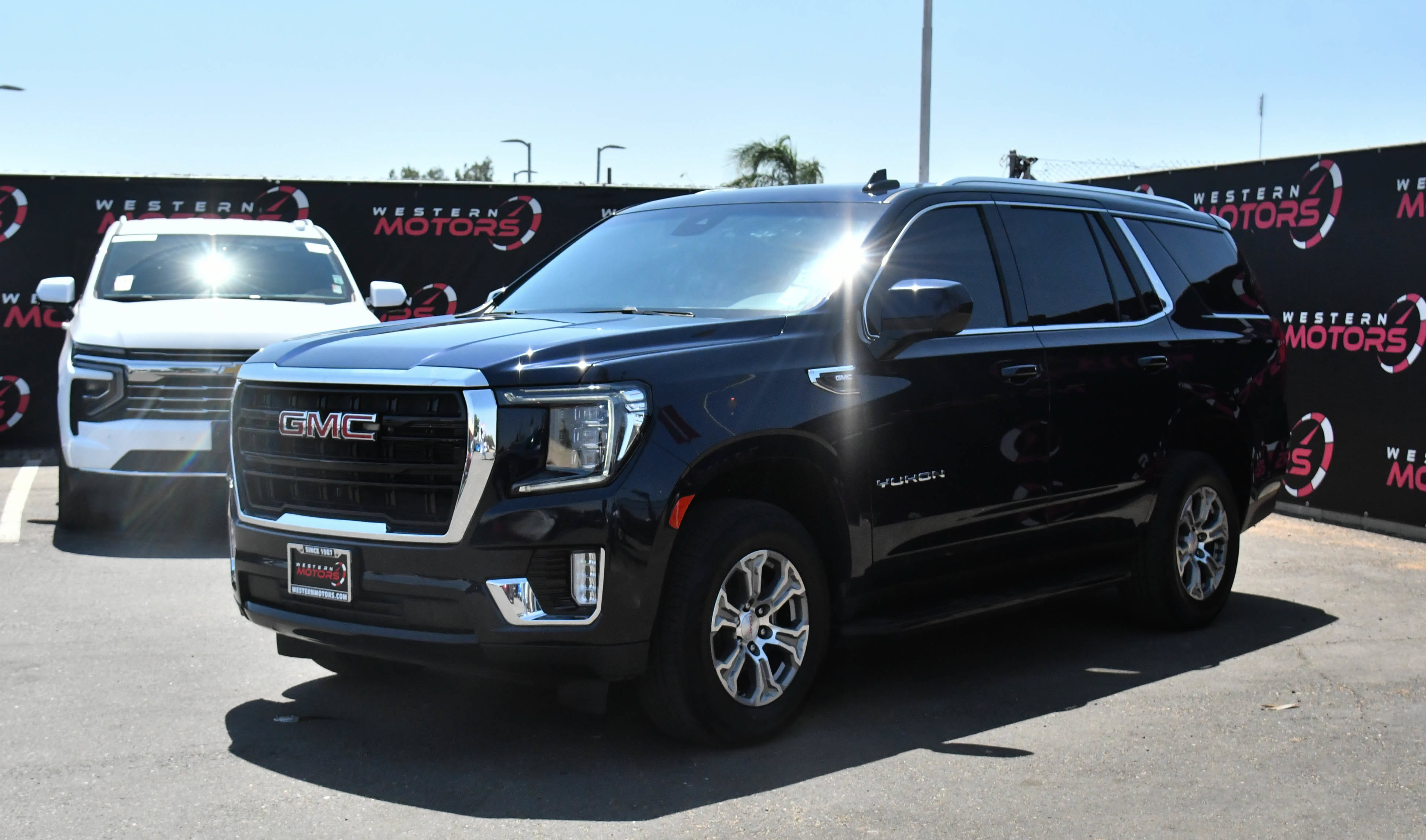 Used 2024 GMC Yukon SLE AWD/4WD image 3