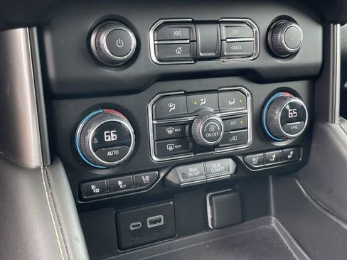 Used 2023 Chevrolet Suburban Premier image 20