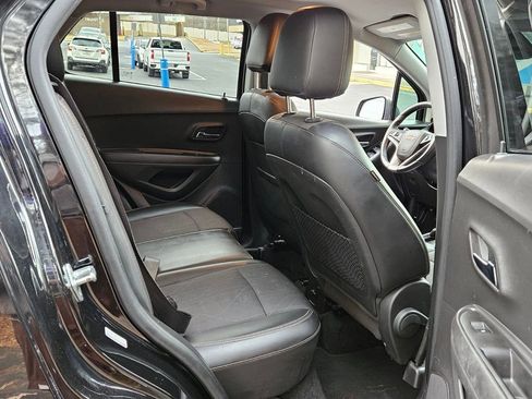 Used 2020 Chevrolet Trax LT w/ LT Convenience Package image 15