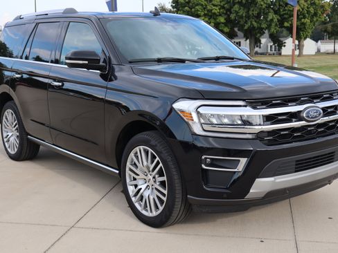 Used 2024 Ford Expedition Limited image 4