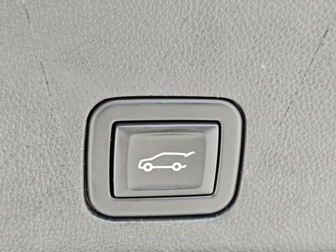 Certified 2023 Cadillac Escalade ESV Premium Luxury image 13