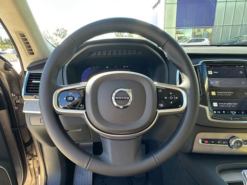 Used 2025 Volvo XC90 B6 Ultra w/ Lounge Package image 13