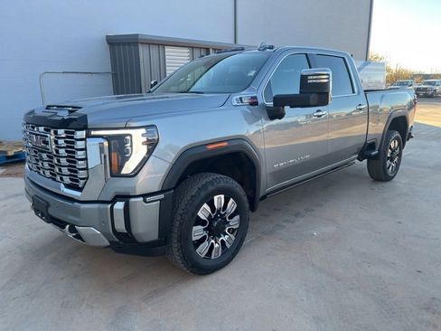 Used 2025 GMC Sierra 2500 Denali image 1