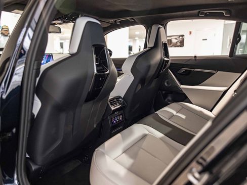 Used 2025 BMW M5 w/ Carbon Package image 32