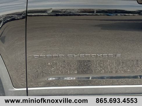 Used 2024 Jeep Grand Cherokee Limited w/ Black Appearance Package image 31