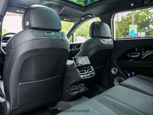 Used 2024 Bentley Bentayga Extended Wheelbase AWD/4WD image 56
