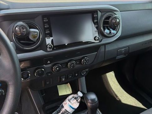 Used 2020 Toyota Tacoma TRD Sport image 7