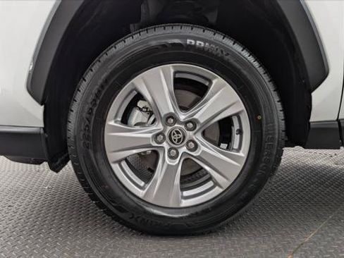 Used 2025 Toyota RAV4 XLE FWD image 29