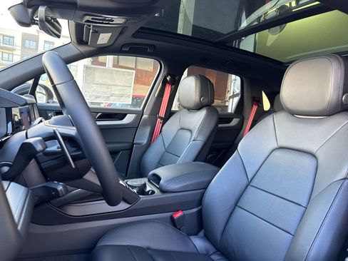 New 2026 Porsche Cayenne image 5