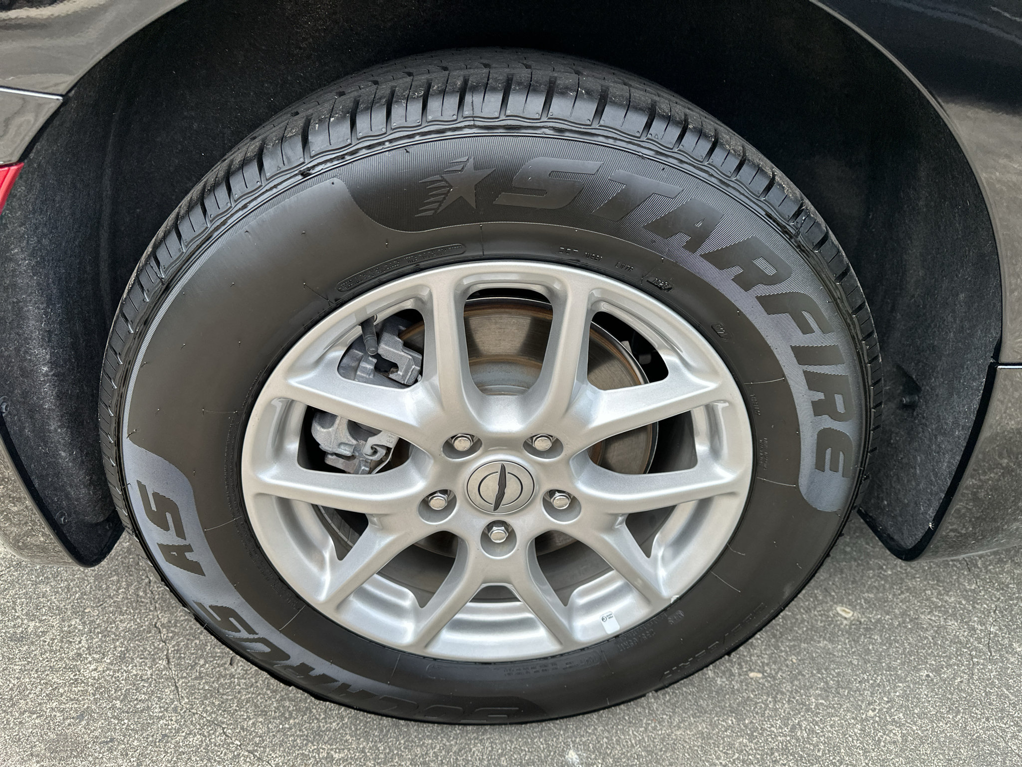 Used 2024 Chrysler Pacifica Touring-L FWD image 8
