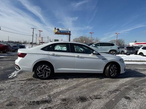 Used 2023 Volkswagen Jetta SEL image 9