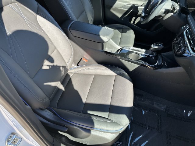 Used 2025 Buick Envista Sport Touring w/ Convenience I Package FWD image 28