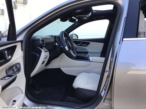 Used 2023 Mercedes-Benz GLC 300 4MATIC image 8