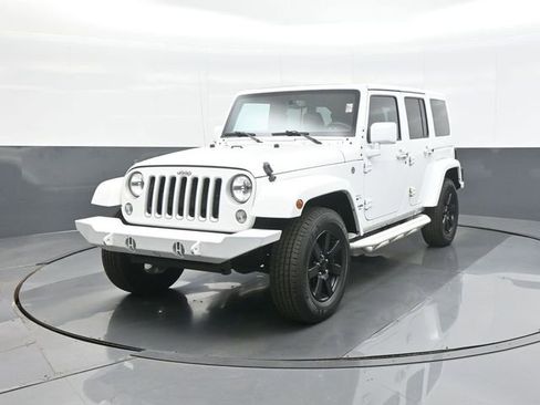 Used 2016 Jeep Wrangler Unlimited Sahara w/ Connectivity Group AWD/4WD image 3