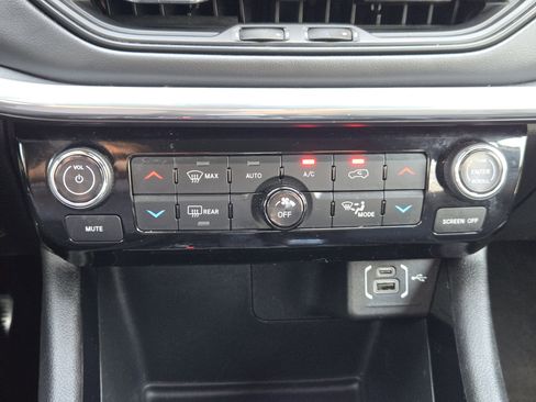 Used 2023 Jeep Compass High Altitude image 22