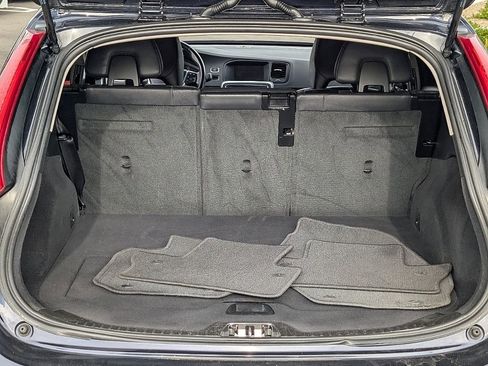 Used 2017 Volvo V60 T5 Premier w/ Convenience Package image 13