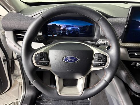 Certified 2025 Ford Explorer Active w/ Active Comfort Package AWD/4WD image 16