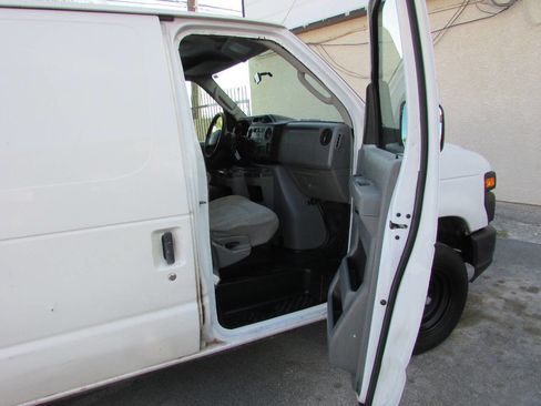 Used 2011 Ford E-150 and Econoline 150 w/ Commercial Cargo Van Pkg image 13