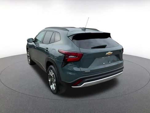 Used 2025 Chevrolet Trax LT w/ LT Convenience Package image 11
