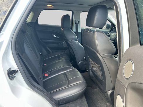 Used 2017 Land Rover Range Rover Evoque SE image 15
