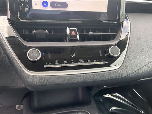 Used 2025 Toyota Corolla LE image 37