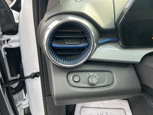 New 2026 Chevrolet Trax LT w/ Sunroof Package image 16