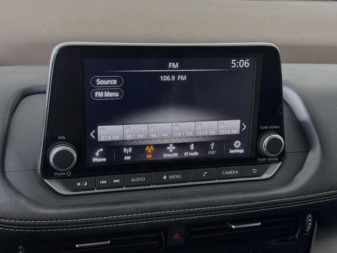 Used 2022 Nissan Rogue SV FWD image 16