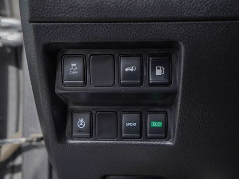 Used 2018 Nissan Rogue SV w/ Premium Package image 18