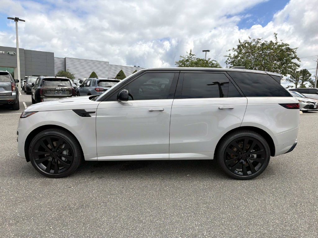 New 2027 Land Rover Range Rover Sport Dynamic SE AWD/4WD image 2