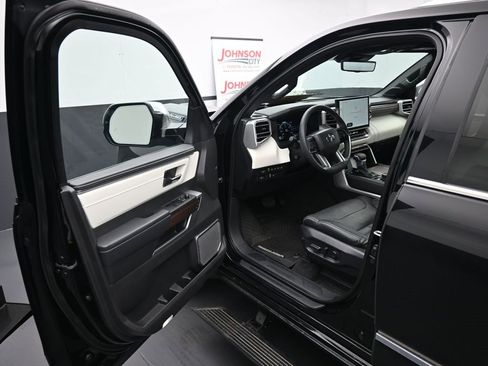 Used 2025 Toyota Sequoia Capstone image 25