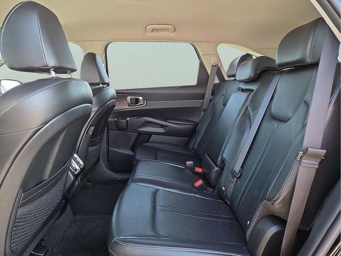 Used 2024 Kia Sorento S image 11