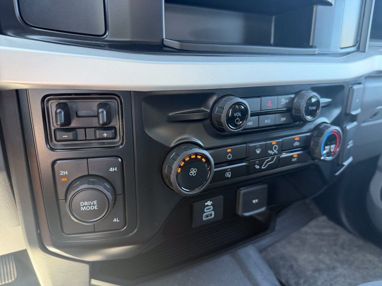Used 2026 Ford F550 4x4 Regular Cab Super Duty image 22