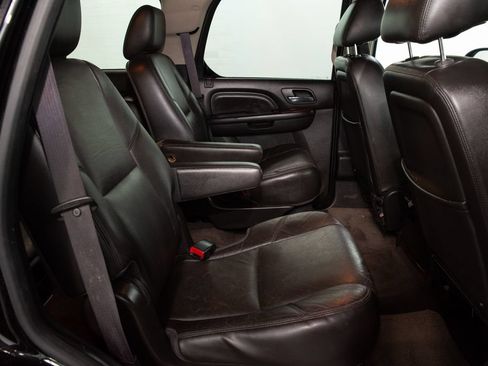 Used 2014 Cadillac Escalade Luxury AWD/4WD image 19