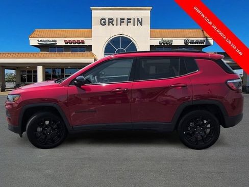 Used 2025 Jeep Compass Latitude w/ Convenience Group AWD/4WD image 10