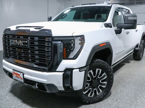 Used 2024 GMC Sierra 2500 Denali Ultimate w/ Max Trailering Package AWD/4WD image 35