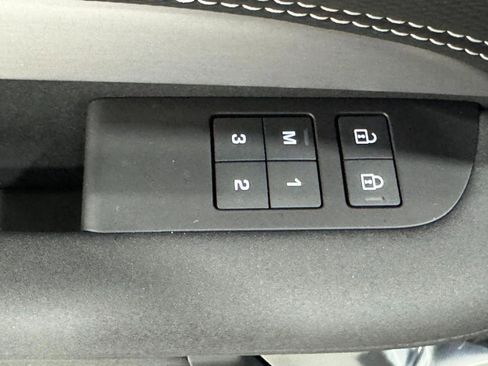 Used 2026 Land Rover Discovery Limited Edition image 26