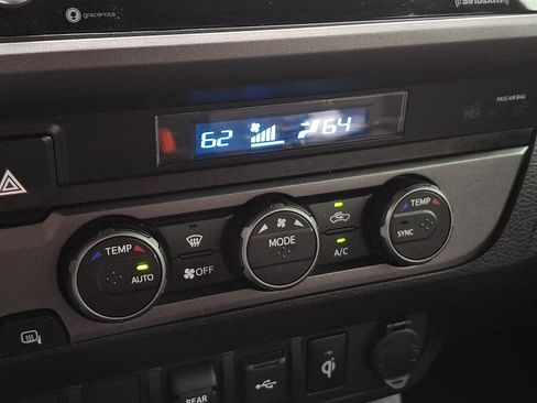 Used 2021 Toyota Tacoma TRD Sport AWD/4WD image 15
