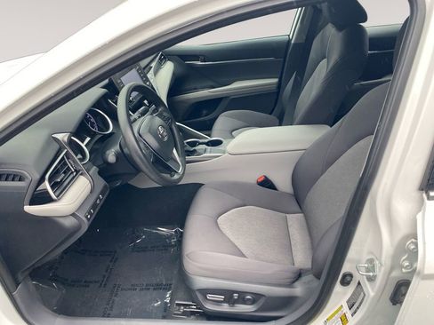 Used 2023 Toyota Camry LE image 9